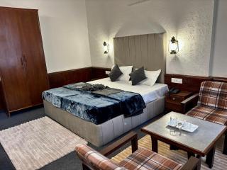 Shanti Cafe - Signature Stays Manali - 8