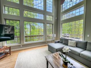 Amazing Central Location Lakefront Hot tubdock - 9