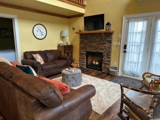New: Charming and Cozy Great Value - 8