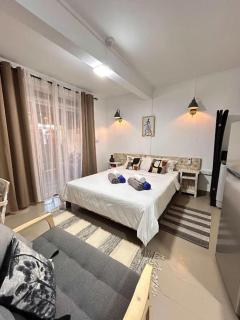 TRR3 Apt near Beach with Fine Cuisine & Pool - 5