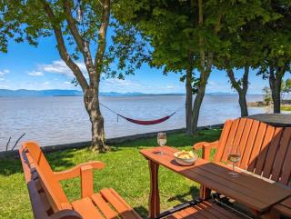 Chalet #7 Waterfront with Spa, Fireplace Wifi & AC - 6