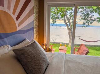 Chalet #7 Waterfront with Spa, Fireplace Wifi & AC - 5