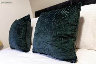 City Centre Studio 7 with Kitchenette, Free Wifi and Smart TV by Yoko Property - 8