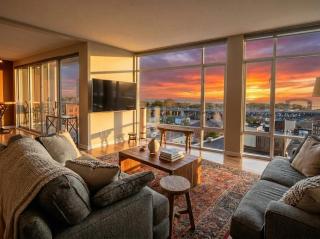 Lakeview Condo Balcony Parking Gym unit 1017 - 0