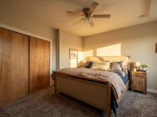 Lakeview Condo Balcony Parking Gym unit 1017 - 5