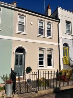 Stunning 2 Bed Townhouse with Patio - 0