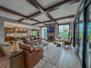 New Stunning Luxury Lake Access Home Community Pool - 8