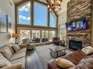 Slope Side Story: Ski-InSki-Out Luxury Home - 7