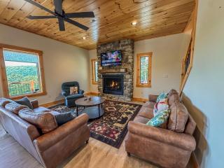 Stunning Pet Friendly New Construction Hot Tub Fire Pit - 6