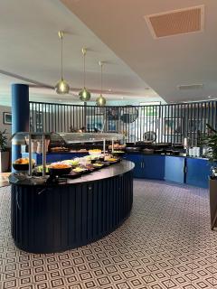 De Vere Cotswold Water Park Apartments - 8
