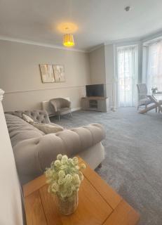 Elegant Victorian Apartment Near Vaillant Live - 0