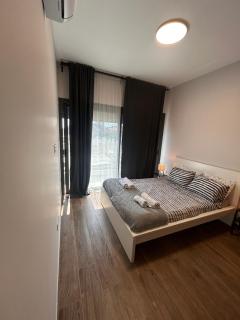 Niko's Modern Family Home near the Beach - 4