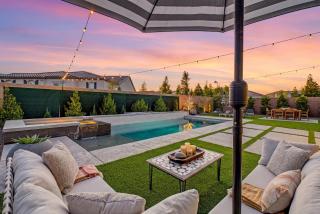Resort-Style Summer Retreat - Pool & 9P Jacuzzi Spa - Jets - Cinema - Mountain Bikes - 4