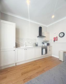 Elegant Victorian Apartment Near Vaillant Live - 6