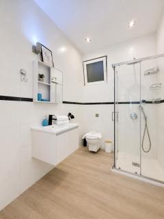 Spinola Bay 2 BR Apartment w Jacuzzi & Sea View - 2