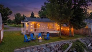 Chalet #9 Waterfront with Spa, Fireplace Wifi & AC - 3