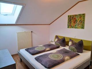 Bauernhof Finkel - Ferienwohnungen mit Balkon - Bergsicht - Traktor mitfahren - Tiere streicheln - entspannter Familienurlaub - zentrale Lage nahe Oberstdorf - 6