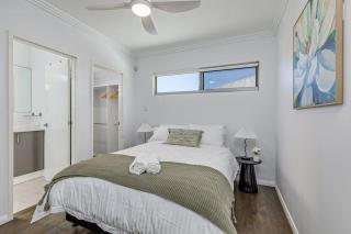 Sleeps 4 - 2 bed 2 bath - Restful Suburban Stay - 9