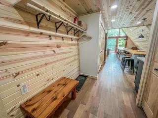 Modern Lakefront A-Frame Hot Tub Fire Pit Fenced Yard - Oakland - 6