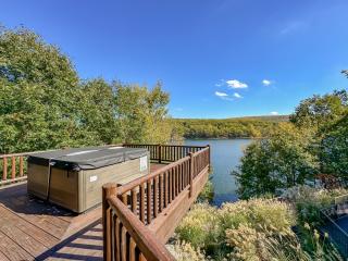 The Iconic Red Roof Lakefront Estate of Deep Creek Lake - 8BR Sleeps 20 - 7