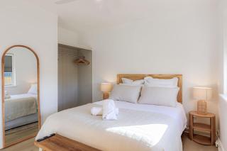 Sun, Surf, WiFi .. Beachy 2Bed w. priv Courtyard - 9