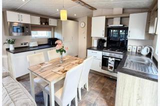 Lillardsedge Apartment Sleeps 6 with Parking - 4