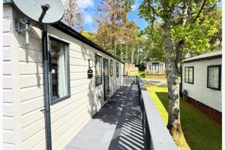 Lillardsedge Apartment Sleeps 6 with Parking - 1