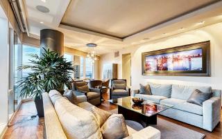 Two Bedroom Corner Residence with Panoramic Views - 9