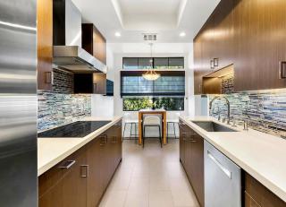 One Bedroom Condo with Panoramic City Views - 3