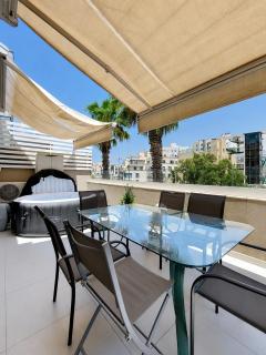 St Julian's 2Br Terrace Suite with Private Jacuzzi - 7