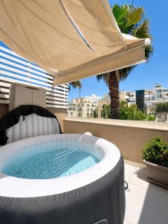 St Julian's 2Br Terrace Suite with Private Jacuzzi - 5