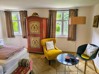 Ferienwohnung RESL - geschmackvoll renoviert & zentral im historischen Schindelhaus - 0