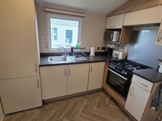 Beachside caravan retreat - at New Beach, Dymchurch - 3