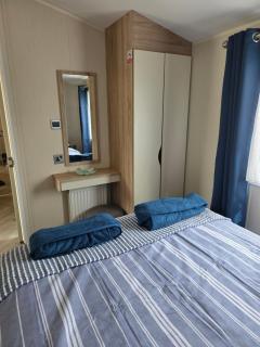 Beachside caravan retreat - at New Beach, Dymchurch - 1