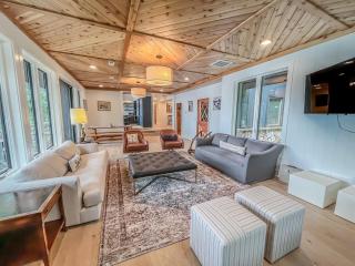 Luxury Expansive Lakefront Newly Renovated - 6