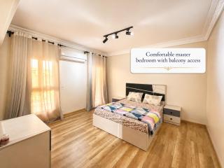 Relaxing Stylish Dreamland Retreat 3BR Apartment for Families Only - 7