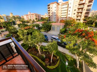 Relaxing Stylish Dreamland Retreat 3BR Apartment for Families Only - 1
