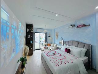 LUCY Westlake Homestay - 8