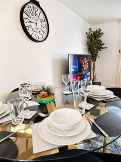 Birmingham City Centre Cosy 2 Double Bedroom Apartment Free Parking Workspace and close to O2 Arena - 0