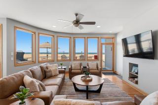Coastal Blue Steps to North Beach Family & Dog Friendly Home - 6