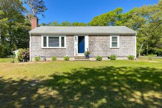 < 1 Mi to Craigville Beach: Home w/ Patio & BBQ - 0