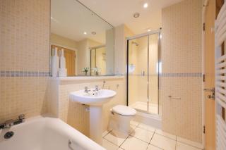 Harbourside Luxury Apartment - 9