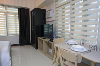 Modern Stylish Condo in McKinley WiFi - 1