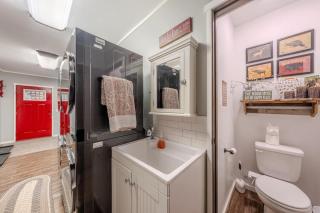 Sleeps 13 - Minutes to Yellowstone - 3