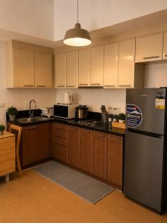 Chic & Cozy Studio with Balcony by Venice Canal BGC - 4
