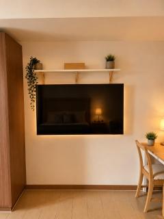 Chic & Cozy Studio with Balcony by Venice Canal BGC - 3