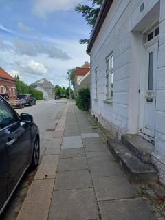 Charming 2 bedroom apartment free parking - 1