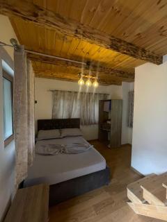 Shpia e Mikut Guesthouse - 2