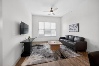 Relaxing 2 Bedroom Retreat with Great Amenities - 2