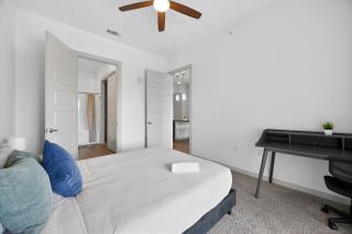 Relaxing 2 Bedroom Retreat with Great Amenities - 9